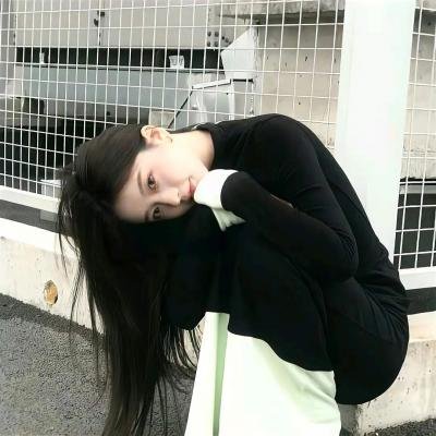 国民男神被曝与神秘男子同车离开，整整一周机场画面流出